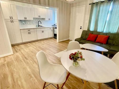 McCully - Moiliili Apartment | Tranquil Ground Floor Unit Central Honolulu & AC