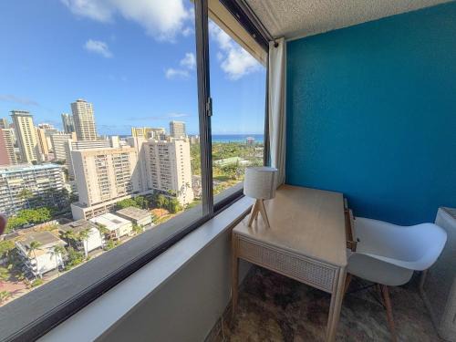 McCully - Moiliili Apartment | Cozy Hawaiian Monarch Condo with Pool & Hot Tub Access