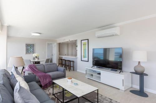 Waikiki Apartment | 26 FREE Parking Ocean Front 2br-Waikiki Ala Moana