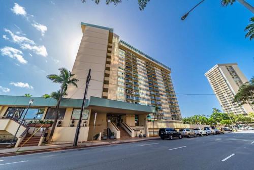 McCully - Moiliili Apartment | Waikiki Beach Golden Holiday