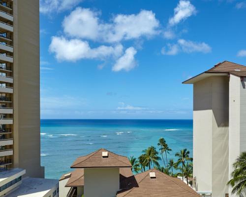 Waikiki Hotel | Halepuna Waikiki by Halekulani - NO RESORT FEE