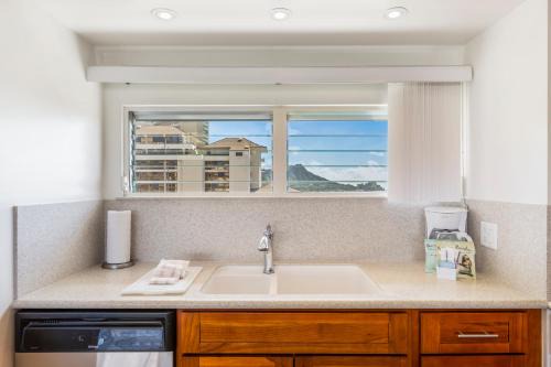 Waikiki Apartment | Castle Waikīkī Shore