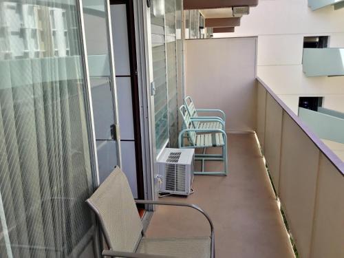 Waikiki Hotel | Holiday Surf Hotel (with full kitchen)