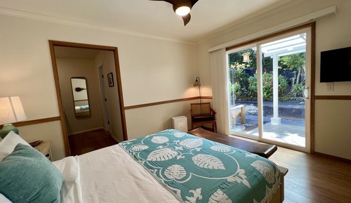 Classic Room, 1 Queen Bed, Garden View