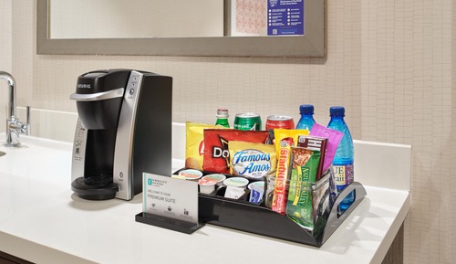 Premium Studio Suite, 1 King Bed, Microwave
