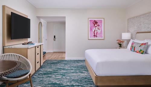 Signature Room, 1 King Bed, Partial Ocean View