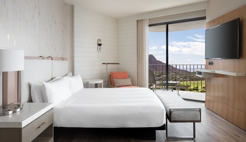 Deluxe Suite, 1 Bedroom, 1 King, Sofa bed, Ocean View, Corner room