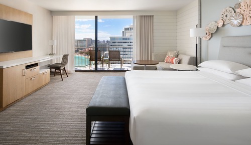 Paoakalani Ocean View, Hearing Accessible, 1 King, Sofa Bed, Paokalani Tower, Balcony