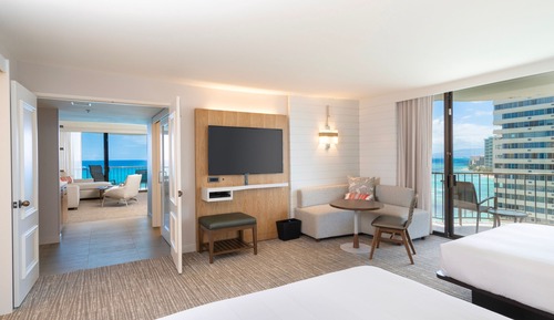 1 Bedroom Suite, Oceanfront, 2 Double, Sofa bed, Kealohilani Twr, Corner room, Balcony