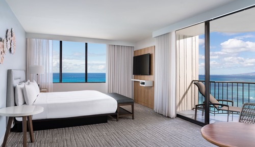 Junior Suite, 1 King, Sofa bed, Oceanfront, Kealohilani Twr, Corner room, Balcony