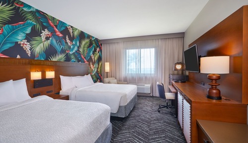 Room, 2 Queen Beds, Hearing Accessible (Accessible Bathtub)