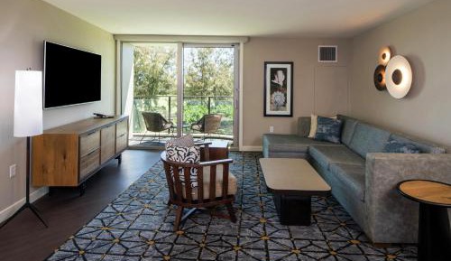 One-Bedroom King Suite Plus with Sofa Bed - Resort View