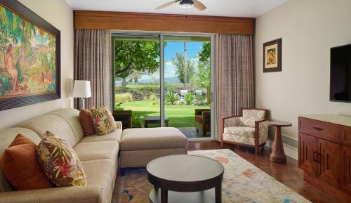 1 Bedroom Deluxe King Golf View Suite