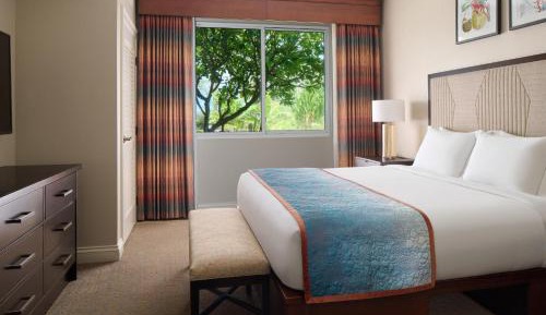 2 Bedroom Deluxe Golf View Suite