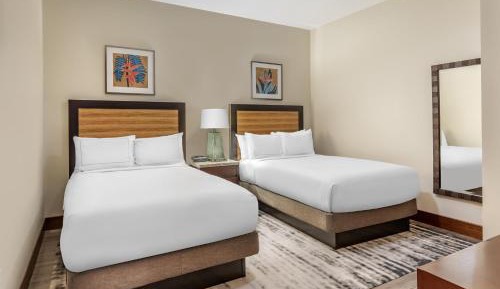 Three Bedroom Suite with Golf View 