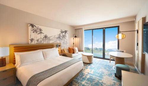One-Bedroom King Suite with Ocean View - Communication Assistance