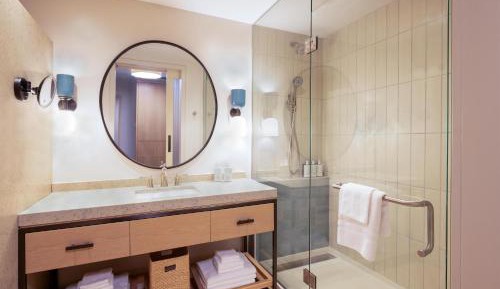 One-Bedroom King Suite with Ocean View and Balcony