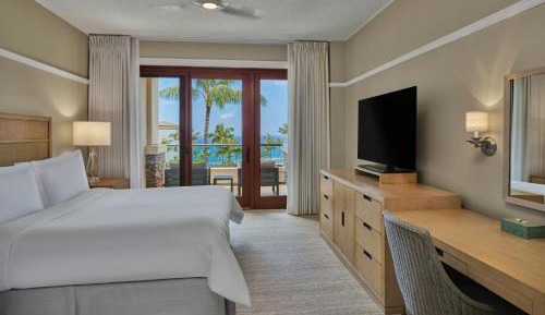 Three-Bedroom Club Premier Suite with Ocean View