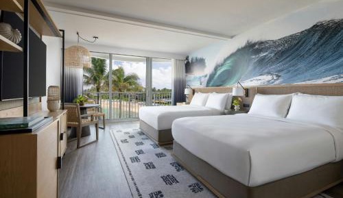 Resort Queen Room with Partial Ocean View - Low Floor