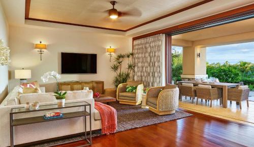 Three-Bedroom Grand Den Suite