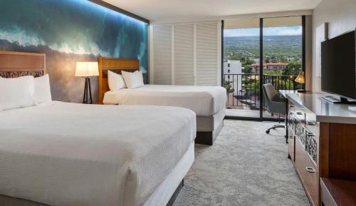 Queen Room with Two Queen Beds with Mountain view