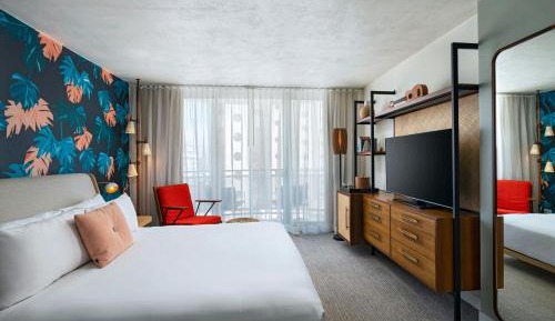 Deluxe King room with Balcony
