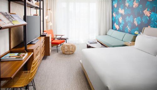 Deluxe King Room with Twin Day Bed and Balcony