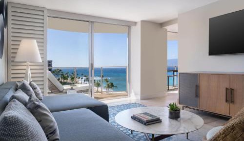 Hokupa'a - One-Bedroom Luxury King Suite with Ocean View