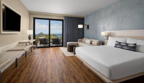 Suite with 1 King bed, ocean view and balcony
