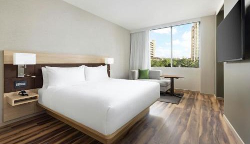 Deluxe King Room with City View