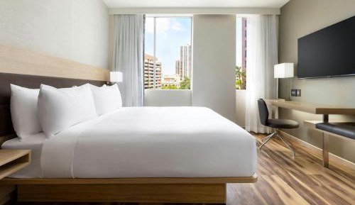 King Room with City View - Hearing Accessible