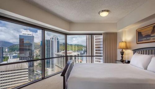 One-Bedroom Suite with Mountain View