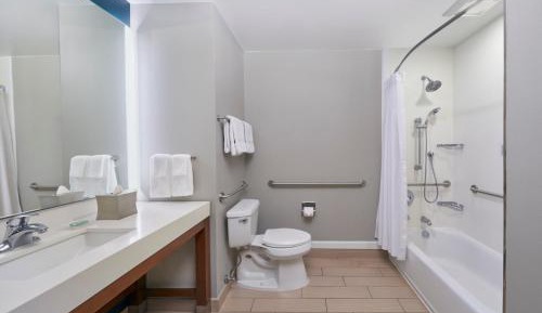 Queen Room with Two Queen Beds - Mobility and Hearing Accessible with Tub