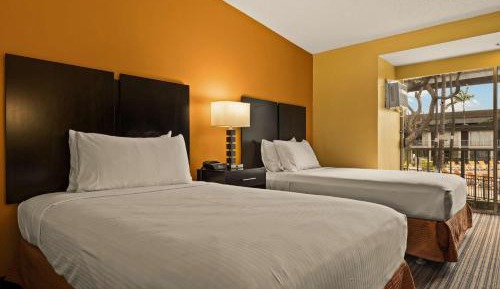 Double Room with Two Double Beds and Courtyard View - Upper Floor/Non-Smoking