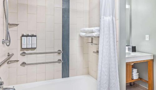 Queen Room with Two Queen Beds with Sofa Bed, City View and Tub - Disability Access