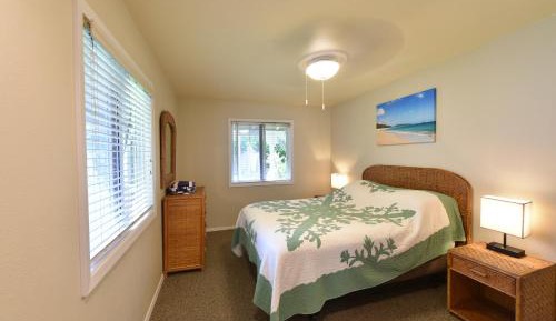 Two-Bedroom Cottage 10 with Garden View