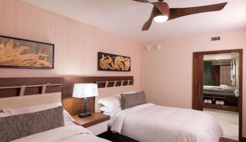 One-Bedroom Suite with Two Double Beds and Resort View