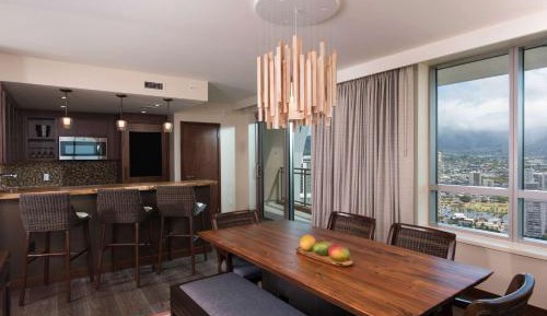 Two-Bedroom Penthouse Suite with Mountain View