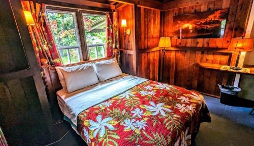 Queen Room with Shared Bathroom