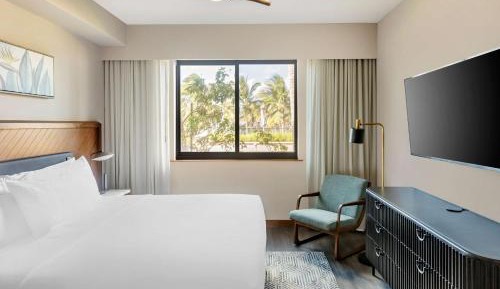 Three-Bedroom Premier Penthouse Suite with Ocean View