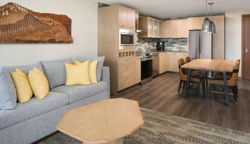 One-Bedroom King Suite with Resort View