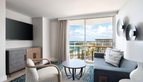 Hokupa'a - One-Bedroom Premier King Suite with Sofa Bed