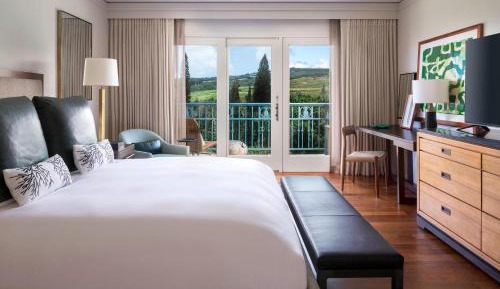 Deluxe King or Queen Room with Ocean View