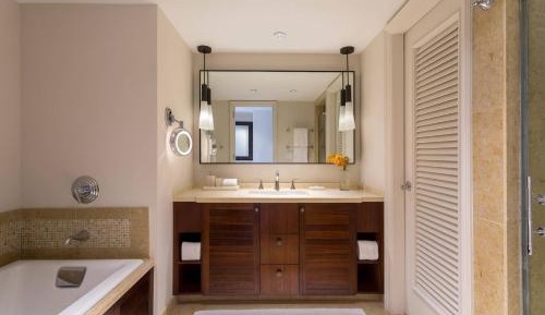 Residential One-Bedroom Suite with Garden View