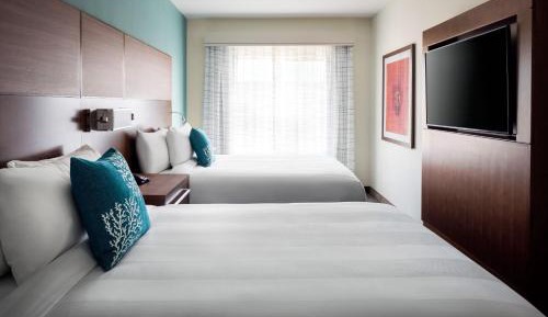One-Bedroom Queen Suite