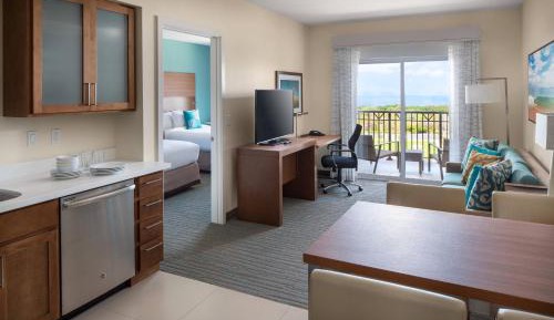 One-Bedroom Queen Suite with Sofa Bed and Ocean View