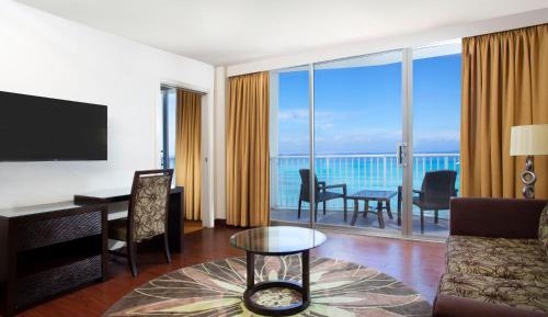 Oceanfront 1-Bedroom Suite