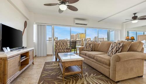 1-Bedroom Deluxe Ocean View Suite
