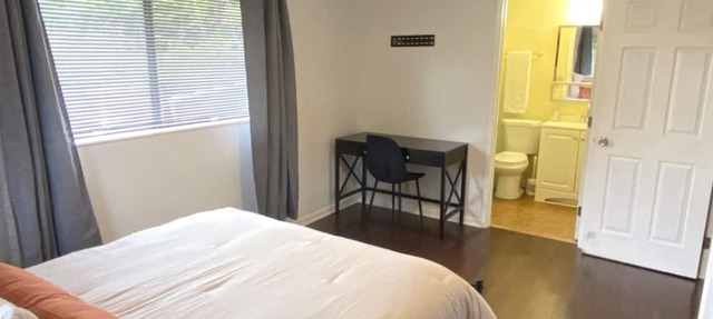 Peaceful Master Bedroom with Own Bath near Hilo