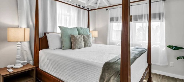 Bayside Estate - AC, Ocean Views, Pool